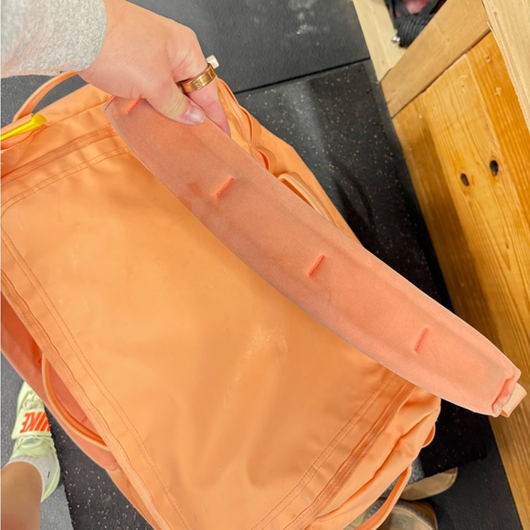 Baboon to the Moon Go-Bag Small (40L) - Picture 6 of 10